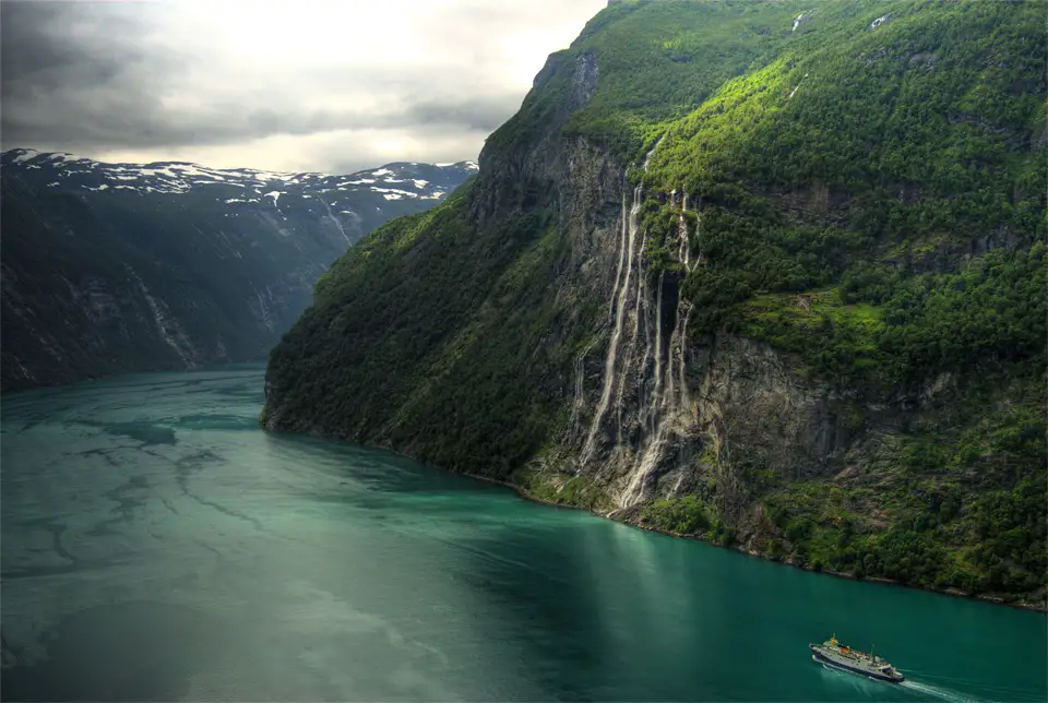 18seven-sisters-waterfall-norway