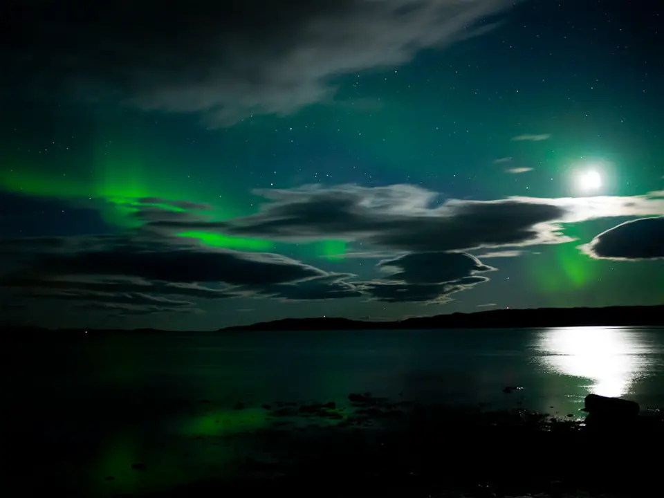 34aurora-moon-reflection
