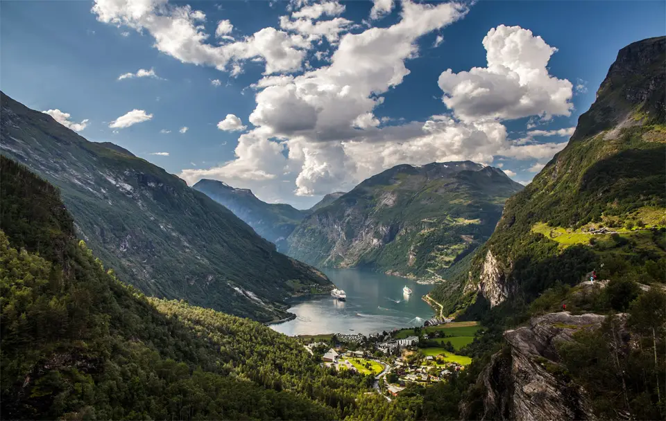 4beautiful-geiranger-village-norway